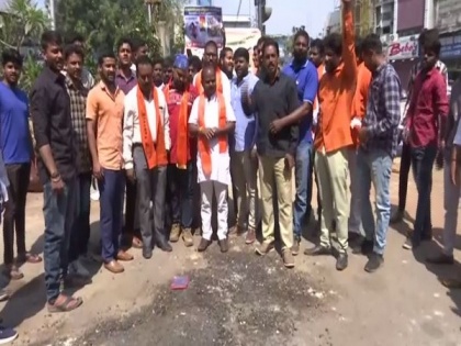 Telangana Bajrang Dal protests against Valentine's Day, burns greeting cards in Hyderabad | Telangana Bajrang Dal protests against Valentine's Day, burns greeting cards in Hyderabad