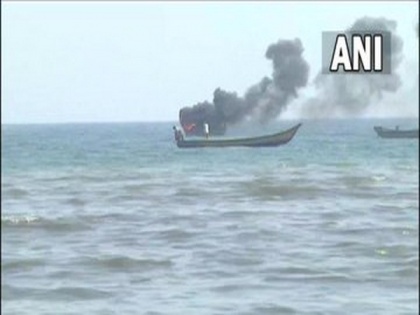 Andhra: Over 7 injured as boats set on fire in clash between two groups of fishermen | Andhra: Over 7 injured as boats set on fire in clash between two groups of fishermen