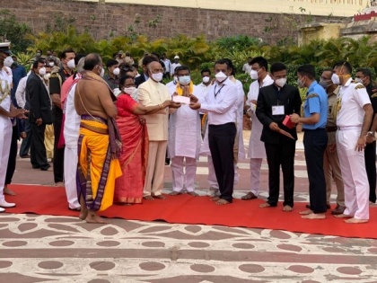 President Kovind donates Rs 1 lakh to Jagannath temple in Puri | President Kovind donates Rs 1 lakh to Jagannath temple in Puri