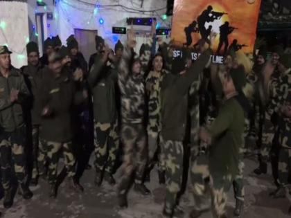 BSF personnel in J-K's Poonch celebrate on new year's eve | BSF personnel in J-K's Poonch celebrate on new year's eve