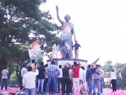 Telangana Youth Congress protests against govt for bedecking Indira Gandhi statue to mark TRS's 20th year of inception | Telangana Youth Congress protests against govt for bedecking Indira Gandhi statue to mark TRS's 20th year of inception Telangana Youth Congress protests against govt for bedecking Indira Gandhi statue to mark TRS's 20th year of inception | Telangana Youth Congress protests against govt for bedecking Indira Gandhi statue to mark TRS's 20th year of inception