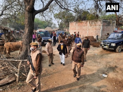 Police personnel deployed ahead of last rites of Unnao victims | Police personnel deployed ahead of last rites of Unnao victims