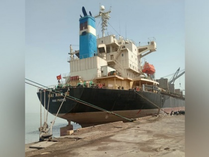 Ship 'MV Hai Nam 86', carrying steel cylinder tubes, reaches Deendayal Port | Ship 'MV Hai Nam 86', carrying steel cylinder tubes, reaches Deendayal Port