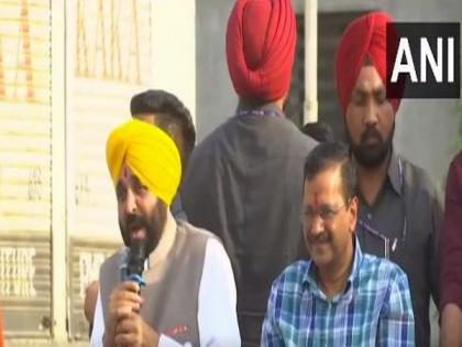 Upcoming Gujarat polls: Kejriwal, Punjab CM hold roadshow in Ahmedabad | Upcoming Gujarat polls: Kejriwal, Punjab CM hold roadshow in Ahmedabad