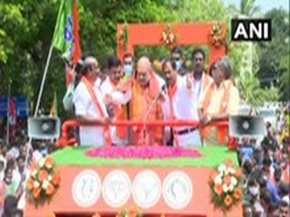 Amit Shah offers prayers at Sithananda Temple, holds roadshow in Puduchhery | Amit Shah offers prayers at Sithananda Temple, holds roadshow in Puduchhery