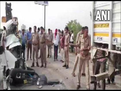 UP: Seven members of family die in collision between ambulance, canter vehicle in Bareilly | UP: Seven members of family die in collision between ambulance, canter vehicle in Bareilly UP: Seven members of family die in collision between ambulance, canter vehicle in Bareilly | UP: Seven members of family die in collision between ambulance, canter vehicle in Bareilly