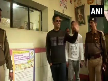 Jharkhand: Dhoni casts his vote in third phase of polling | Jharkhand: Dhoni casts his vote in third phase of polling