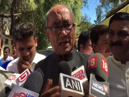 Shameful act by police: Digvijaya Singh on Jamia police action video | Shameful act by police: Digvijaya Singh on Jamia police action video