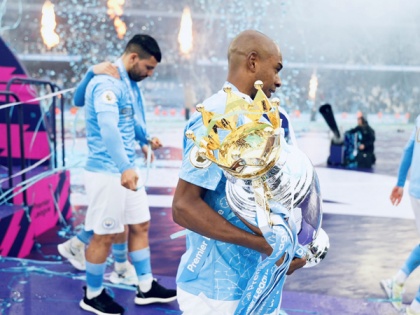Job is not done yet, says Fernandinho after signing new Manchester City deal | Job is not done yet, says Fernandinho after signing new Manchester City deal