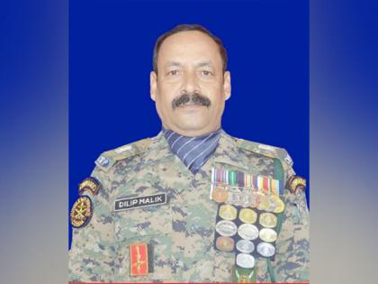 Dilip Malik, Deputy Comdt of West Bengal Sector CRPF to be conferred with Shaurya Chakra | Dilip Malik, Deputy Comdt of West Bengal Sector CRPF to be conferred with Shaurya Chakra