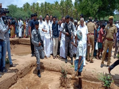 Tamil Nadu: MK Stalin visits Sivaganga archaeology site | Tamil Nadu: MK Stalin visits Sivaganga archaeology site