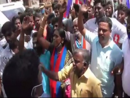 BJP, VCK party workers clash in Madurai over Ambedkar's birth anniversary celebrations | BJP, VCK party workers clash in Madurai over Ambedkar's birth anniversary celebrations