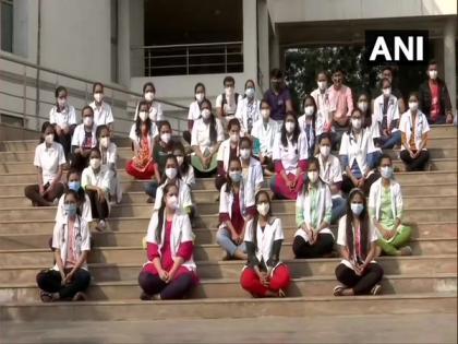 COVID-19: Gujarat intern doctors continue their protest for stipend hike, allowance | COVID-19: Gujarat intern doctors continue their protest for stipend hike, allowance COVID-19: Gujarat intern doctors continue their protest for stipend hike, allowance | COVID-19: Gujarat intern doctors continue their protest for stipend hike, allowance