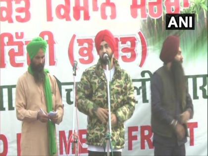 Punjabi singers lend their support to farmer protest at Singhu Border | Punjabi singers lend their support to farmer protest at Singhu Border