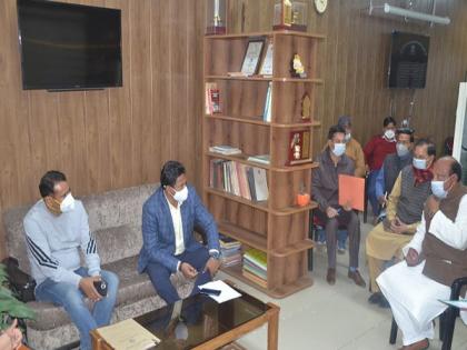 Uttarakhand: DM, DIG hold meet with trade unit, political parties to discuss necessary cooperation contain COVID-19 | Uttarakhand: DM, DIG hold meet with trade unit, political parties to discuss necessary cooperation contain COVID-19