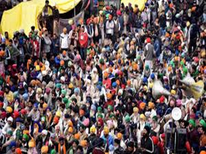 Makeshift stalls to cater women-specific needs set up at Singhu border | Makeshift stalls to cater women-specific needs set up at Singhu border Makeshift stalls to cater women-specific needs set up at Singhu border | Makeshift stalls to cater women-specific needs set up at Singhu border