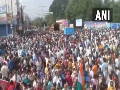 Andhra govt employees protest against new Pay Revision Commission; demand amendments | Andhra govt employees protest against new Pay Revision Commission; demand amendments
