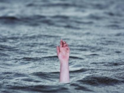UP girl jumps into Yamuna, fearing police action | UP girl jumps into Yamuna, fearing police action