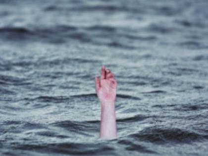 Bihar man drowns in pit while escaping police; mob sets police station afire | Bihar man drowns in pit while escaping police; mob sets police station afire Bihar man drowns in pit while escaping police; mob sets police station afire | Bihar man drowns in pit while escaping police; mob sets police station afire