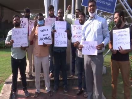 ABVP protests at Osmania University against journalist Arnab Goswami's arrest | ABVP protests at Osmania University against journalist Arnab Goswami's arrest