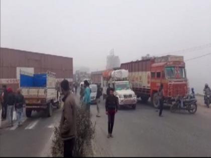 Mahagathbandhan block roads in Darbhanga, Muzaffarpur to support Bharat Bandh | Mahagathbandhan block roads in Darbhanga, Muzaffarpur to support Bharat Bandh Mahagathbandhan block roads in Darbhanga, Muzaffarpur to support Bharat Bandh | Mahagathbandhan block roads in Darbhanga, Muzaffarpur to support Bharat Bandh