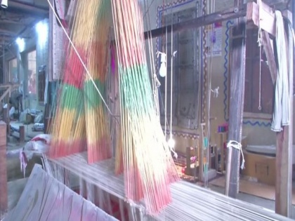 COVID-19: Banarasi silk saree trade suffers due to unavailability of Chinese yarn | COVID-19: Banarasi silk saree trade suffers due to unavailability of Chinese yarn