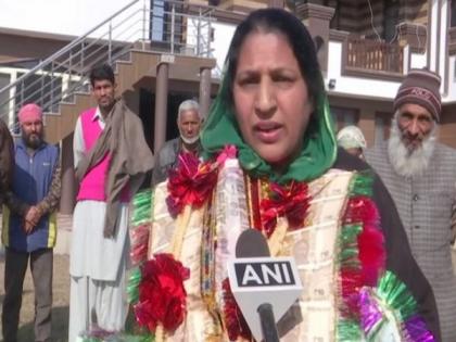 Woman sarpanch candidate from J-K's Rajouri wins by record margin | Woman sarpanch candidate from J-K's Rajouri wins by record margin Woman sarpanch candidate from J-K's Rajouri wins by record margin | Woman sarpanch candidate from J-K's Rajouri wins by record margin