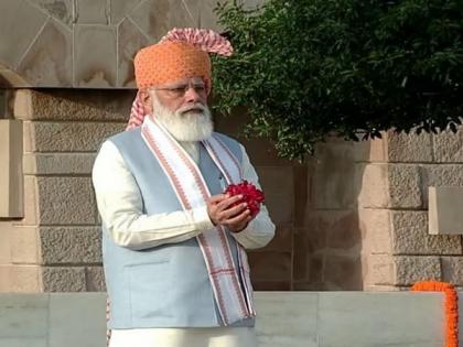 I-Day: PM Modi continues with flamboyant 'pagadi' tradition, sports Kolhapuri Pheta style safa with long trail | I-Day: PM Modi continues with flamboyant 'pagadi' tradition, sports Kolhapuri Pheta style safa with long trail