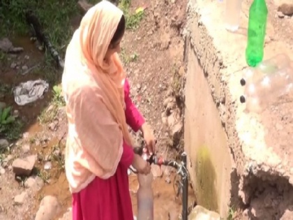 Borewell in J-K's Ramban brings relief from acute water shortage | Borewell in J-K's Ramban brings relief from acute water shortage