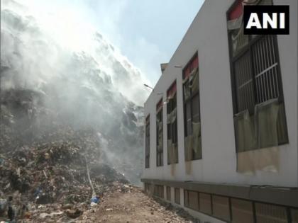 Delhi school to remain shut for a week after fire breaks out in Bhalswa landfill | Delhi school to remain shut for a week after fire breaks out in Bhalswa landfill