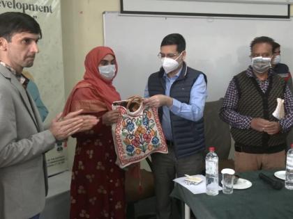 J-K: NIFT conducts artisan awareness workshop in Budgam | J-K: NIFT conducts artisan awareness workshop in Budgam