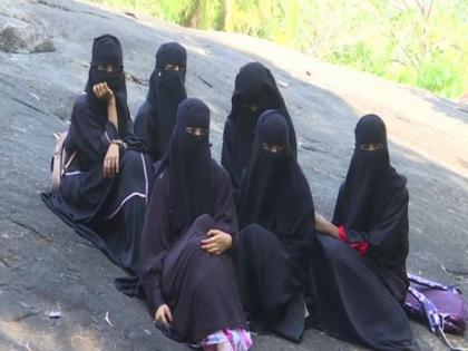 Karnataka: Students continue to protest in Udupi against hijab ban | Karnataka: Students continue to protest in Udupi against hijab ban