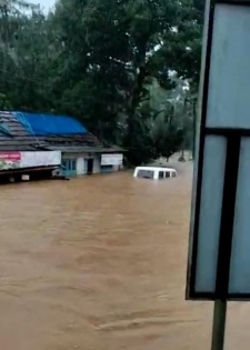 8 dead, 4 missing as heavy rains lash Kerala | 8 dead, 4 missing as heavy rains lash Kerala