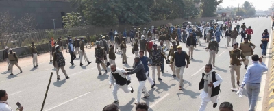 Several injured as police used lathi charge on LJP workers in Patna | Several injured as police used lathi charge on LJP workers in Patna