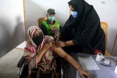 Pakistanis urged to get vaccinated, follow guidelines | Pakistanis urged to get vaccinated, follow guidelines