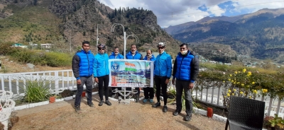 Army officer, fellow set record by pedalling across Himalayas | Army officer, fellow set record by pedalling across Himalayas Army officer, fellow set record by pedalling across Himalayas | Army officer, fellow set record by pedalling across Himalayas
