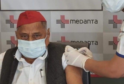 After Mulayam's jab, vaccine politics begins in UP | After Mulayam's jab, vaccine politics begins in UP After Mulayam's jab, vaccine politics begins in UP | After Mulayam's jab, vaccine politics begins in UP