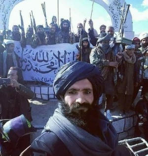 No selfies, sightseeing, fast cars for Taliban fighters as Defence Minister issues killjoy order | No selfies, sightseeing, fast cars for Taliban fighters as Defence Minister issues killjoy order