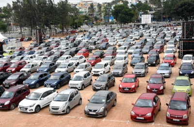 August auto retail sales up sequentially, down on YoY basis | August auto retail sales up sequentially, down on YoY basis