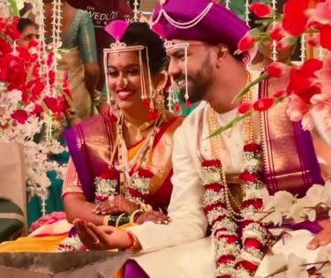 Sayli Kamble of 'Indian Idol 12' fame ties the knot with boyfriend Dhawal | Sayli Kamble of 'Indian Idol 12' fame ties the knot with boyfriend Dhawal