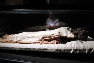 Discovery of tombs revives dream of finding Cleopatra | Discovery of tombs revives dream of finding Cleopatra