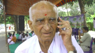 Noted farmer leader Made Gowda cremated with state honours | Noted farmer leader Made Gowda cremated with state honours
