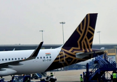 Vistara flight from Dubai misses immigration procedures at Mumbai, takes passengers to domestic terminal | Vistara flight from Dubai misses immigration procedures at Mumbai, takes passengers to domestic terminal Vistara flight from Dubai misses immigration procedures at Mumbai, takes passengers to domestic terminal | Vistara flight from Dubai misses immigration procedures at Mumbai, takes passengers to domestic terminal