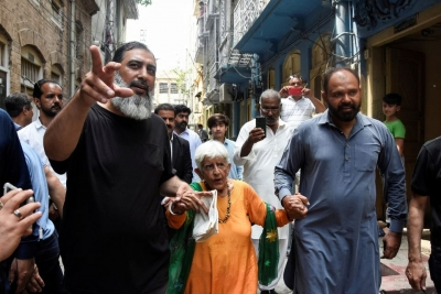 92-year-old Reena Verma warmly welcomed on long-overdue visit to ancestral home in Pakistan | 92-year-old Reena Verma warmly welcomed on long-overdue visit to ancestral home in Pakistan 92-year-old Reena Verma warmly welcomed on long-overdue visit to ancestral home in Pakistan | 92-year-old Reena Verma warmly welcomed on long-overdue visit to ancestral home in Pakistan