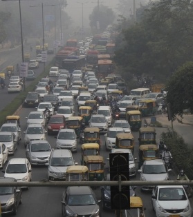 About 60,000 vehicles passed through Delhi before farm stir, traffic now halved | About 60,000 vehicles passed through Delhi before farm stir, traffic now halved