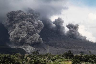 Indonesia's Ibu volcano erupts, ash up to 3.5 km | Indonesia's Ibu volcano erupts, ash up to 3.5 km