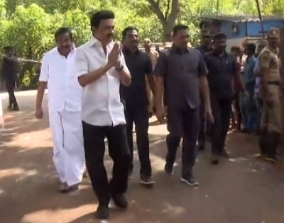 Stalin visits rain-affected areas in TN's Mayiladuthurai dist | Stalin visits rain-affected areas in TN's Mayiladuthurai dist