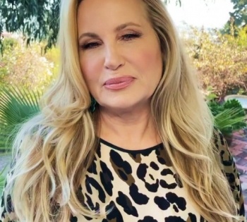 Jennifer Coolidge was once 'locked up' by border control | Jennifer Coolidge was once 'locked up' by border control