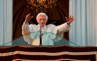 Ex-Pope Benedict 'seriously ill with shingles' | Ex-Pope Benedict 'seriously ill with shingles'