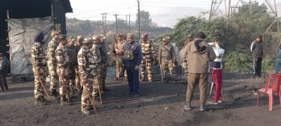 4 killed in clash with security forces in Dhanbad | 4 killed in clash with security forces in Dhanbad